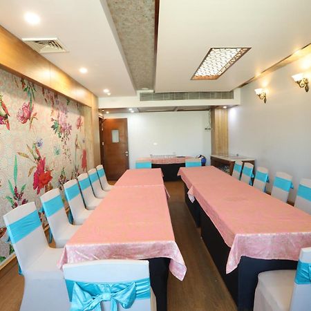 Hotel Leela Grande Karnal Bagian luar foto