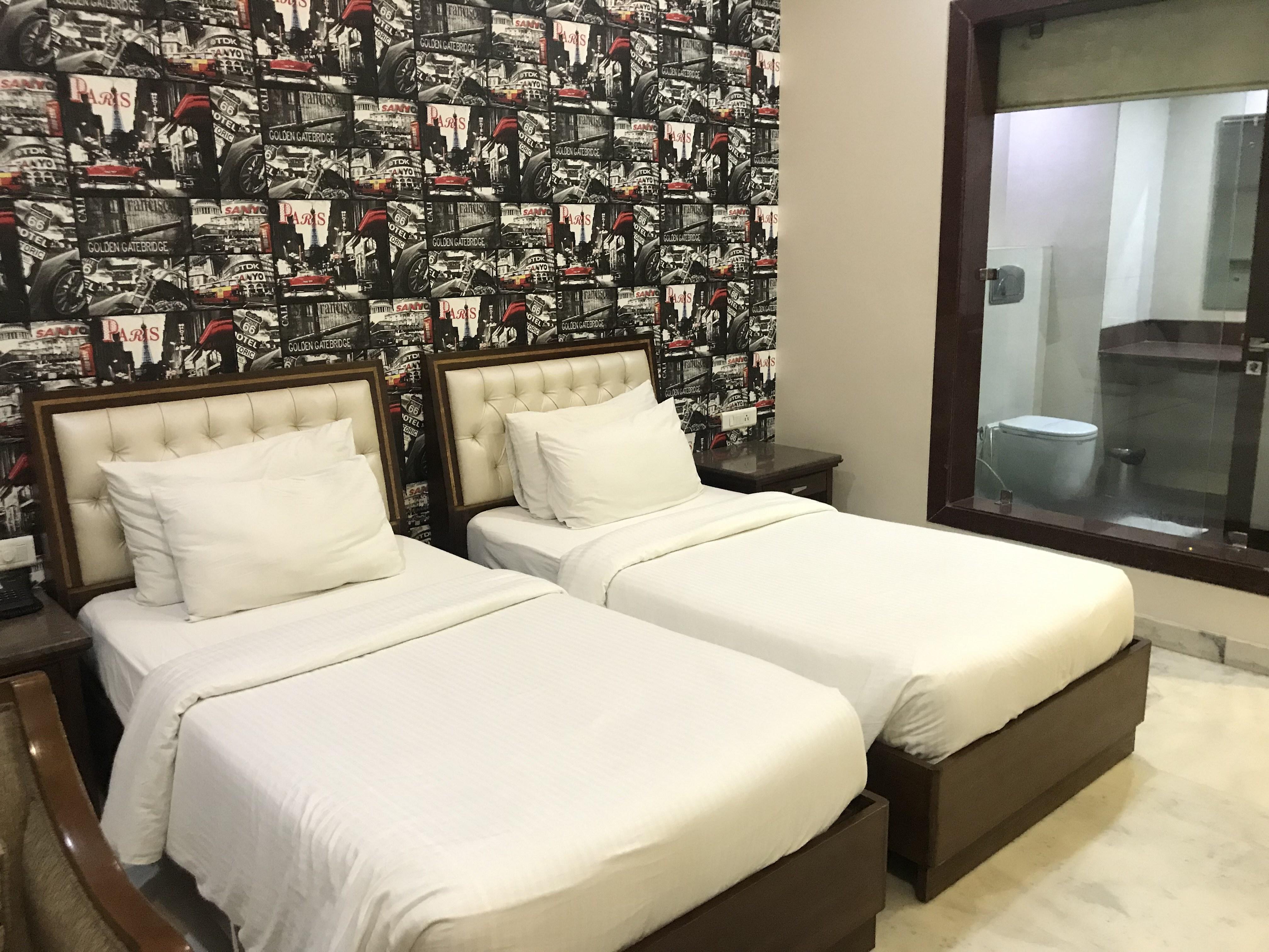 Hotel Leela Grande Karnal Bagian luar foto