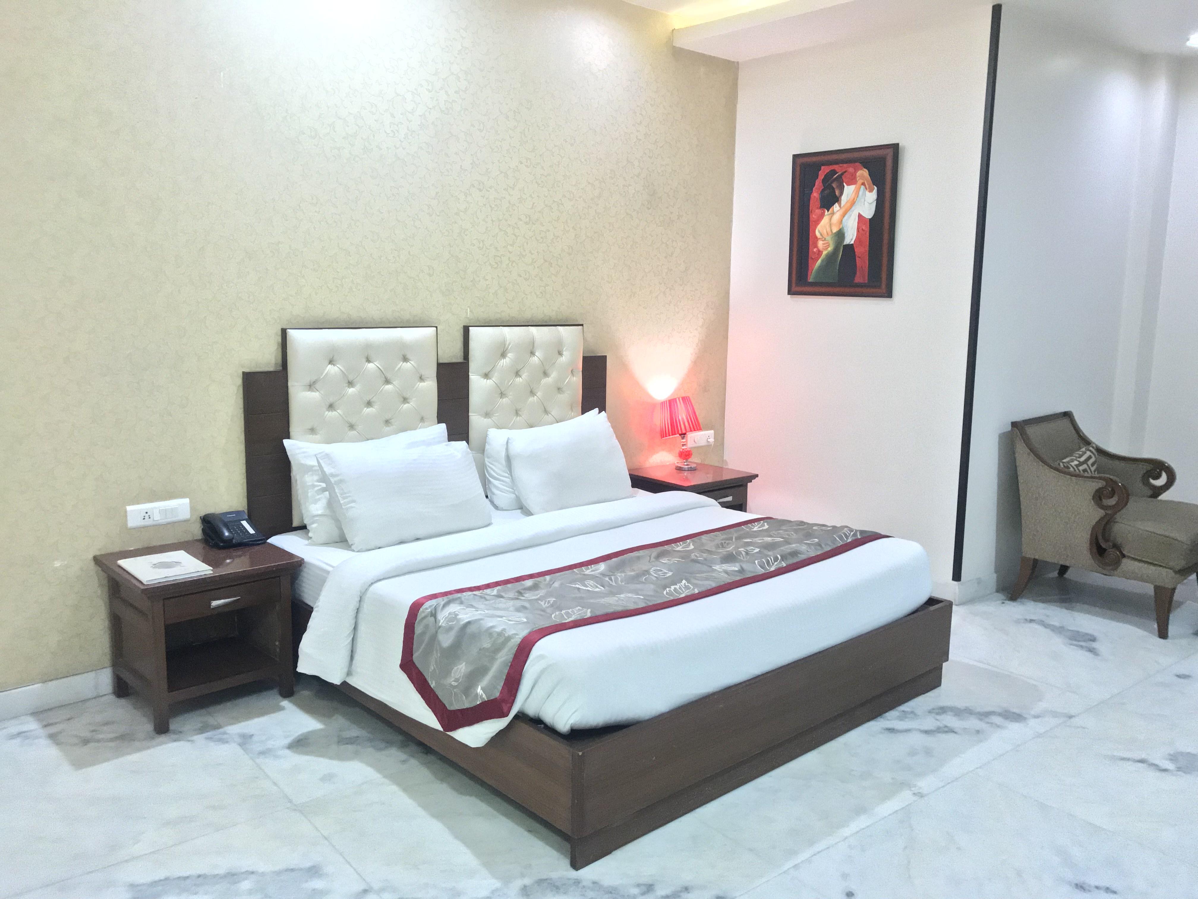 Hotel Leela Grande Karnal Bagian luar foto