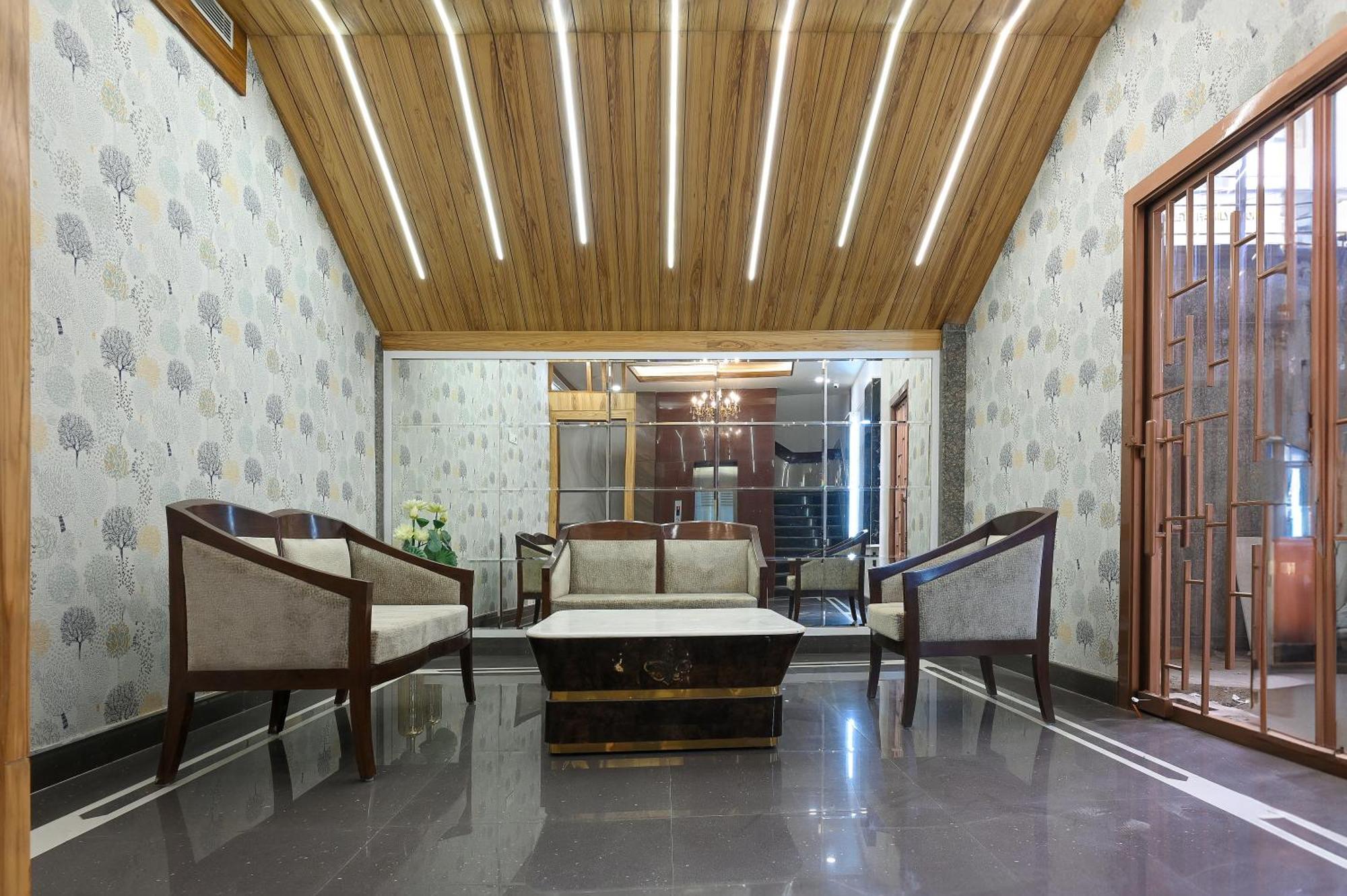 Hotel Leela Grande Karnal Bagian luar foto