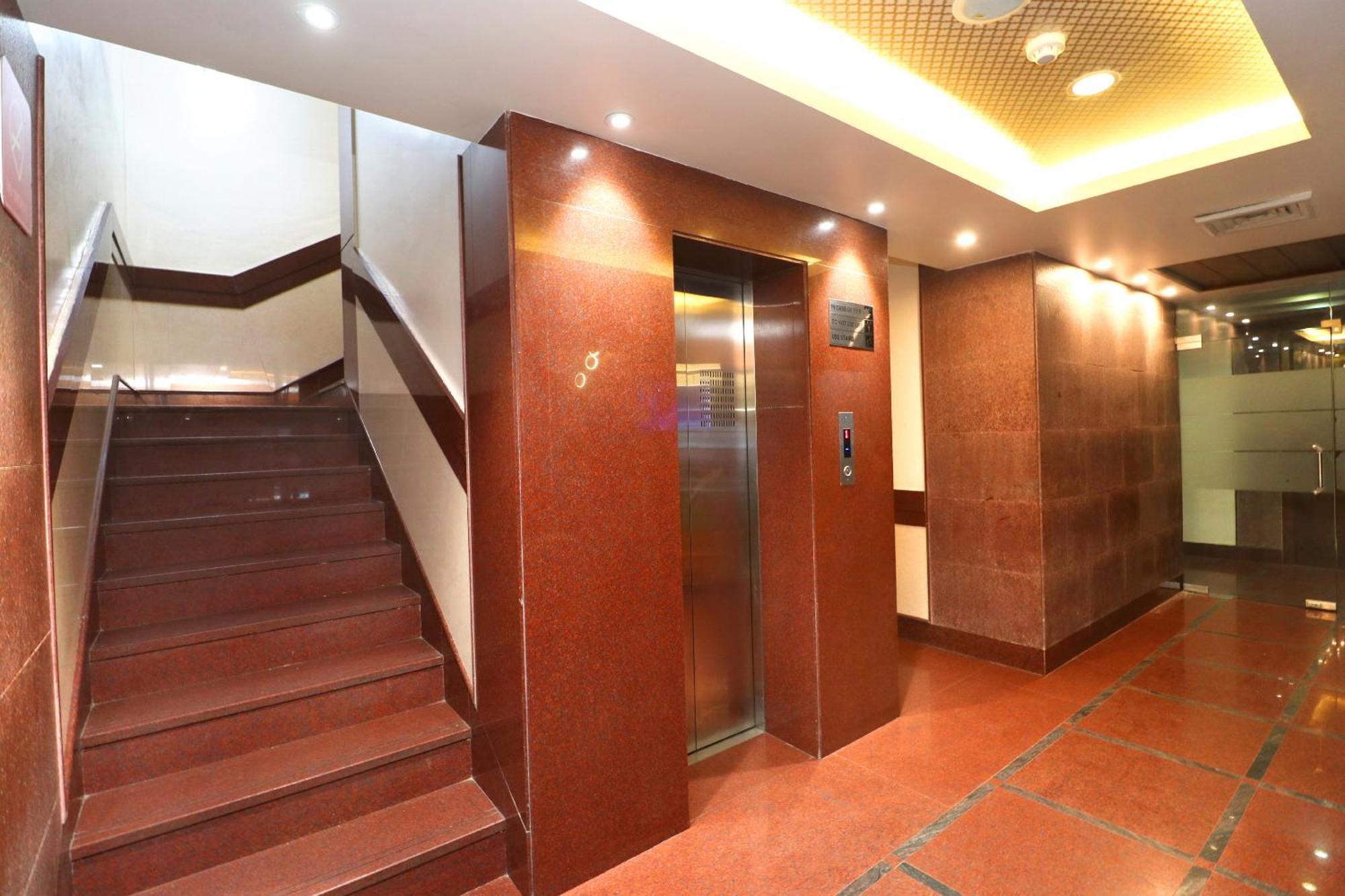 Hotel Leela Grande Karnal Bagian luar foto