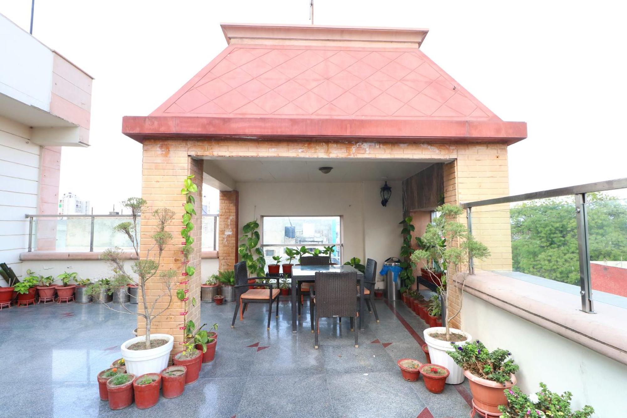 Hotel Leela Grande Karnal Bagian luar foto