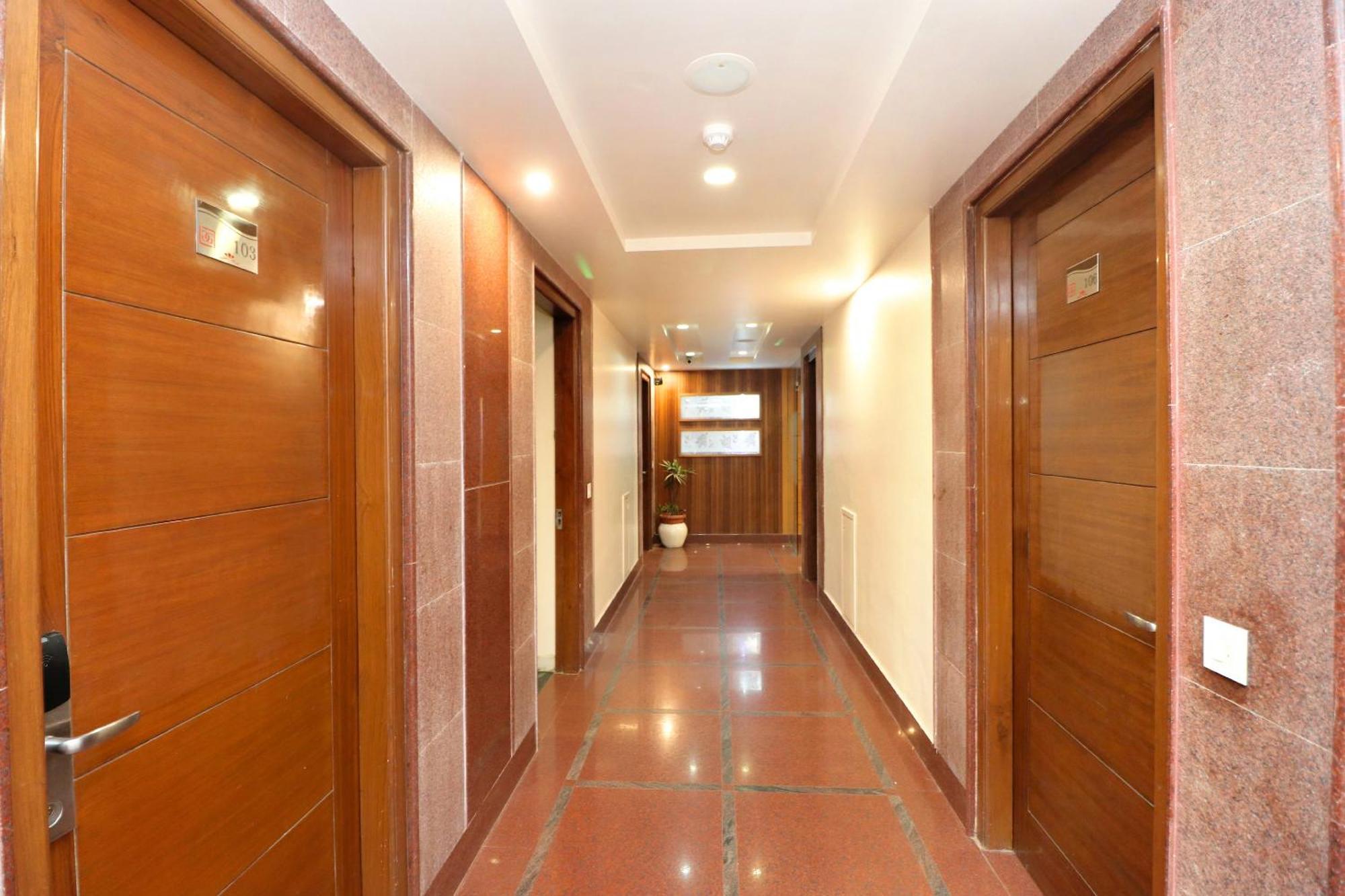 Hotel Leela Grande Karnal Bagian luar foto