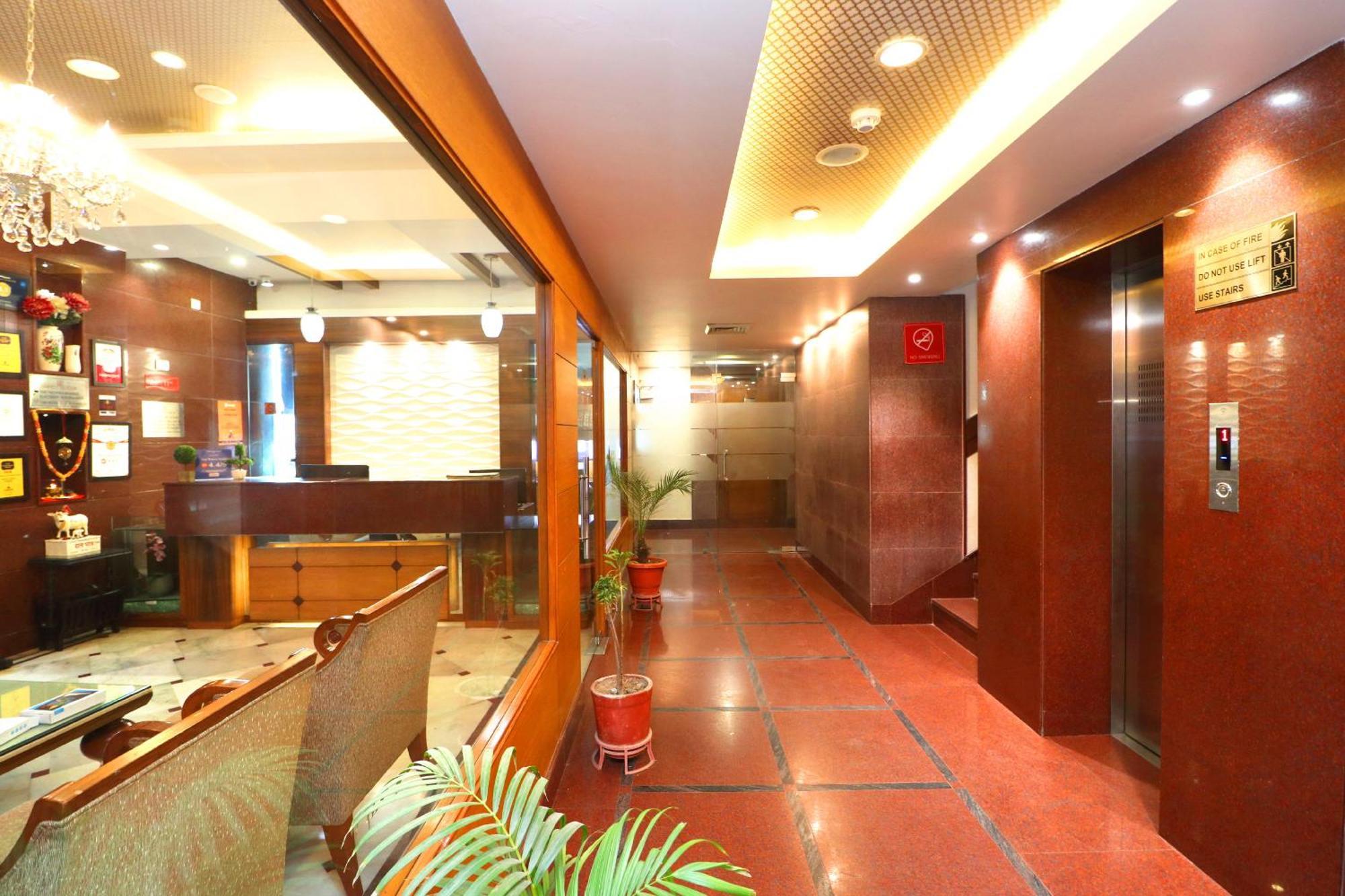 Hotel Leela Grande Karnal Bagian luar foto