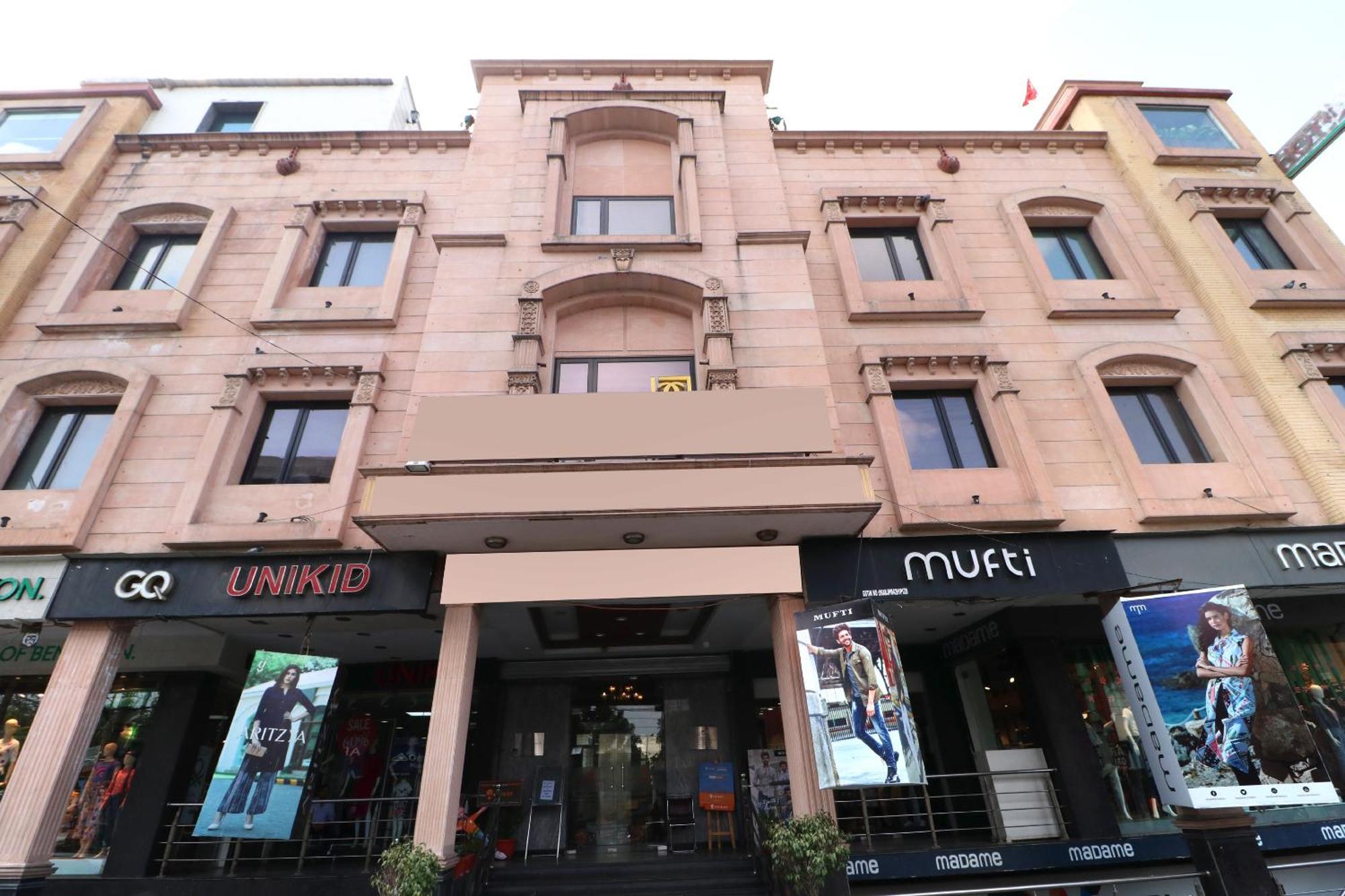 Hotel Leela Grande Karnal Bagian luar foto