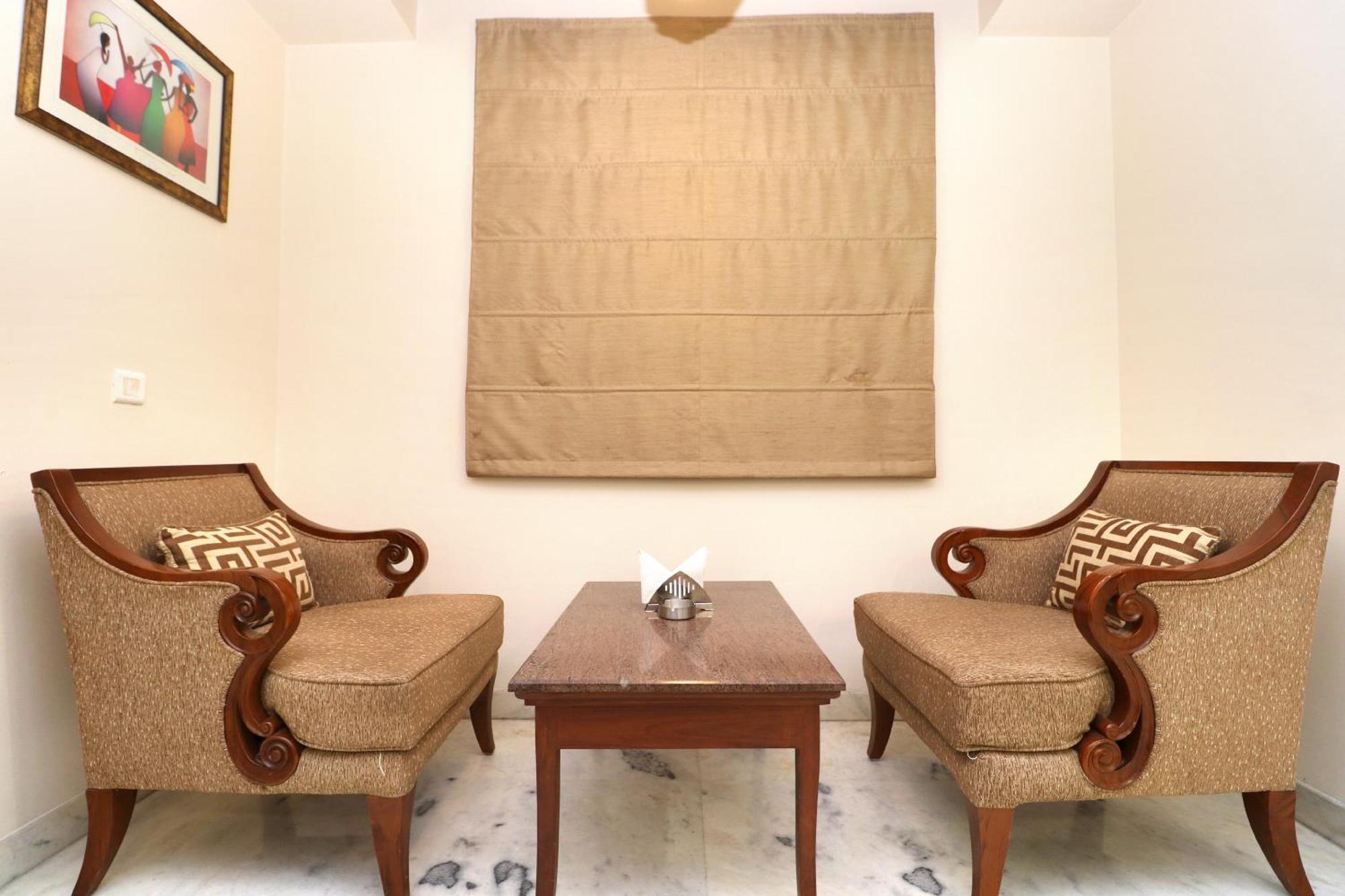 Hotel Leela Grande Karnal Bagian luar foto