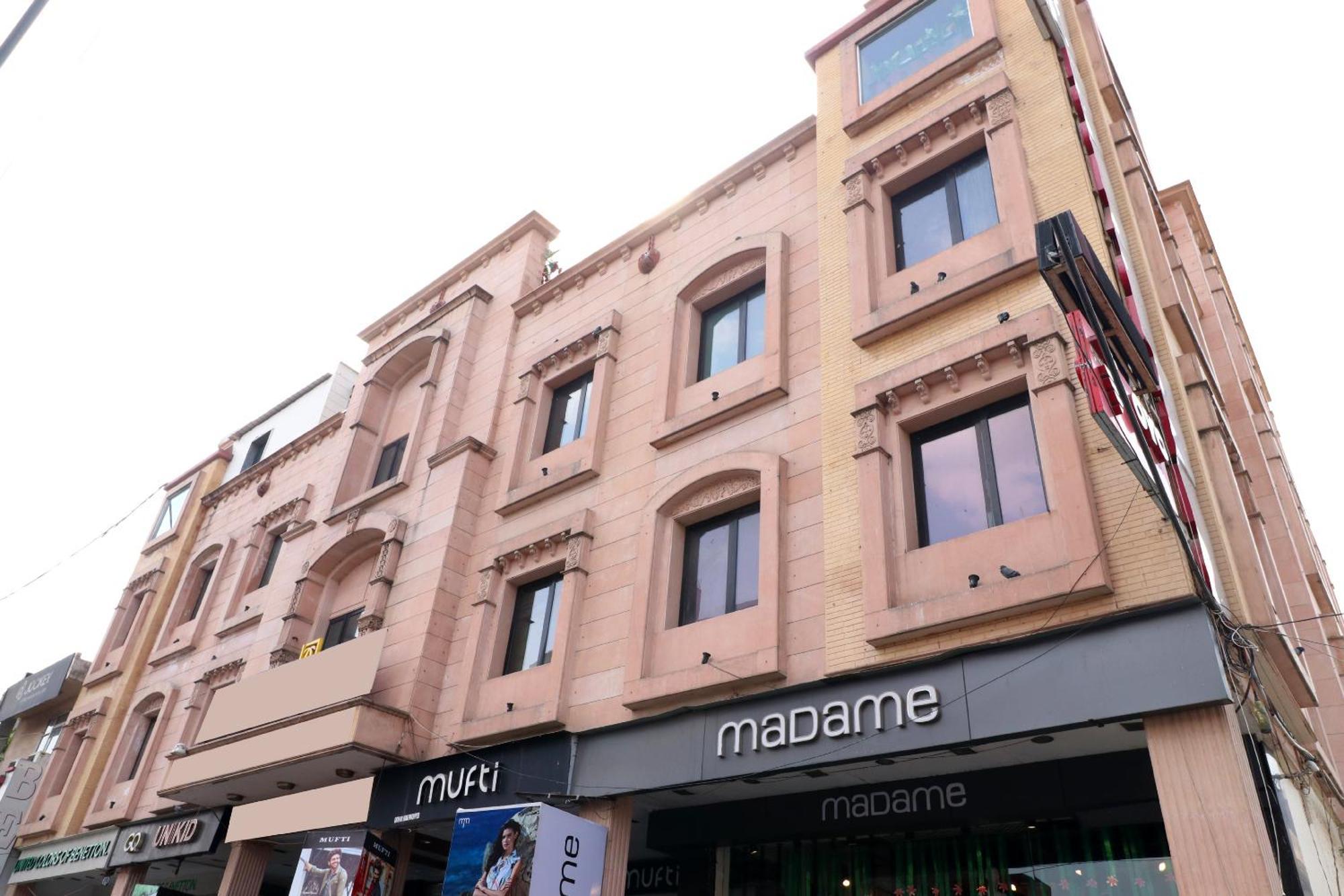 Hotel Leela Grande Karnal Bagian luar foto