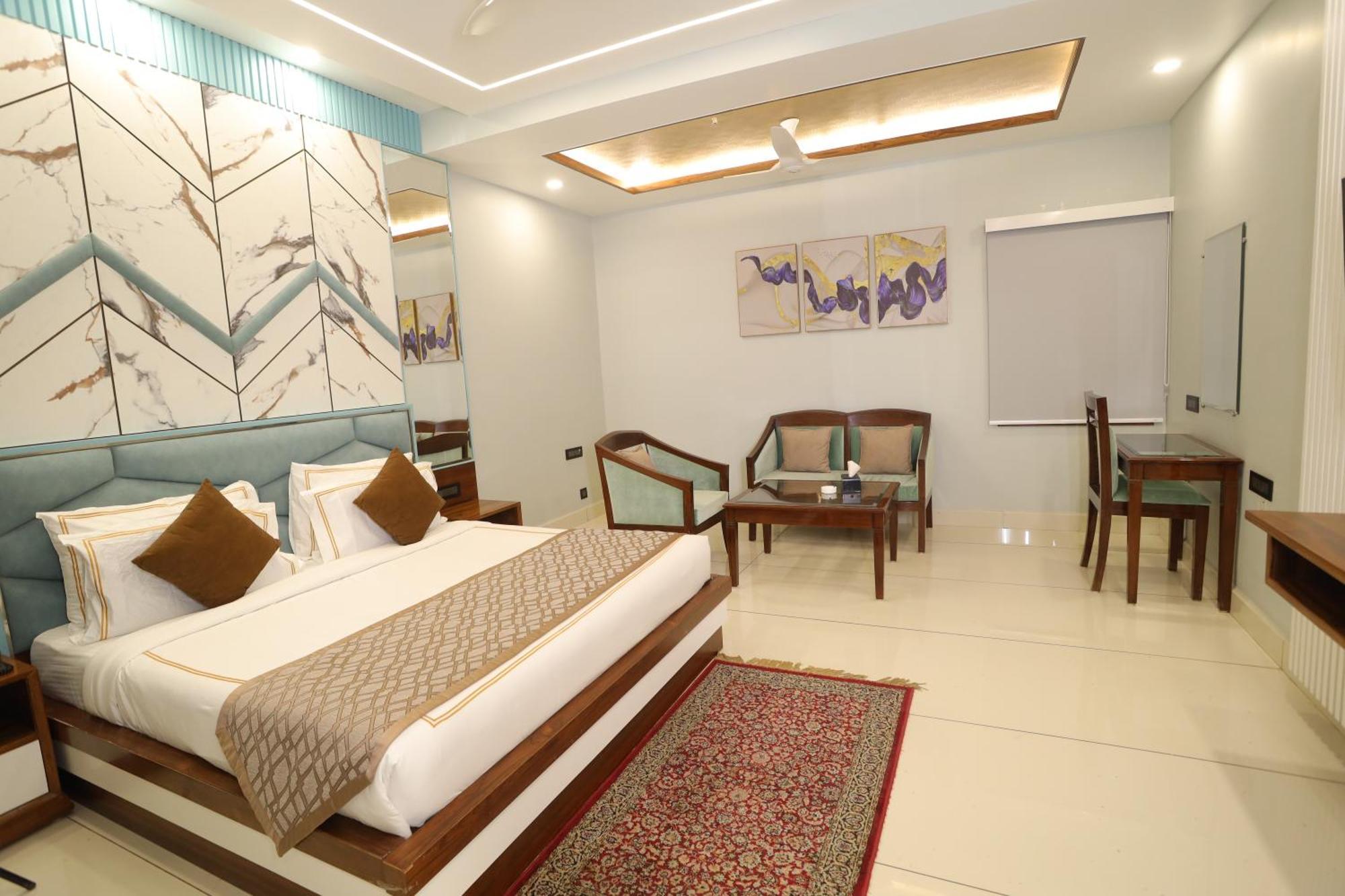Hotel Leela Grande Karnal Bagian luar foto
