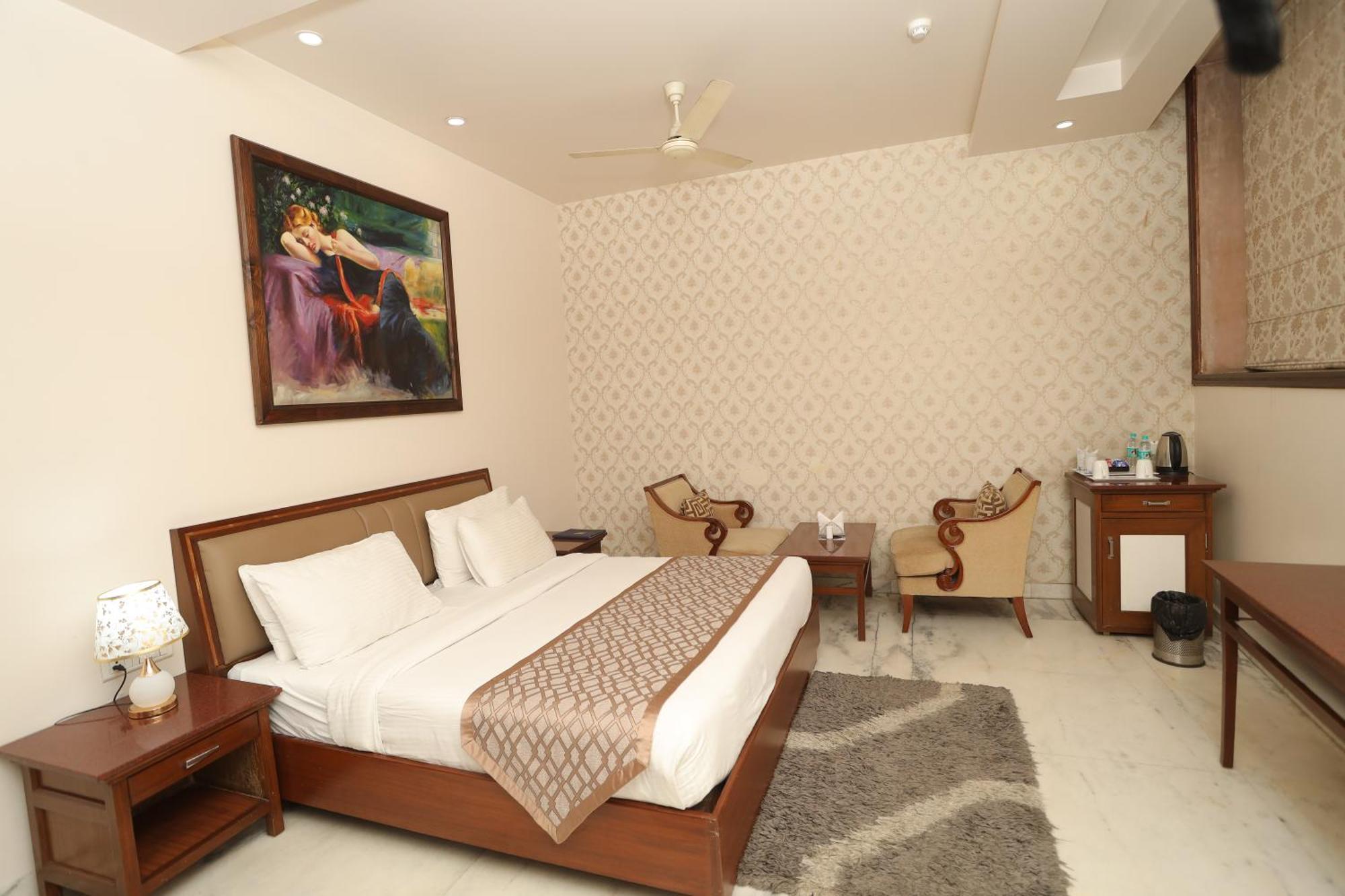 Hotel Leela Grande Karnal Bagian luar foto